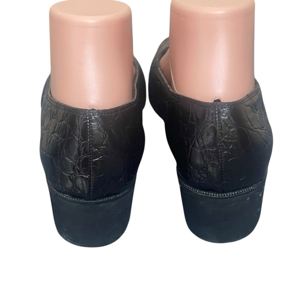 Salvatore Ferragamo Pattened
Black Croc-Effect Leather Block
Heel sz 7.5B - Picture 10 of 14